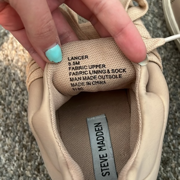 Steve Madden sneakers pink and white with laces. Used condition see pics - Picture 2 of 5